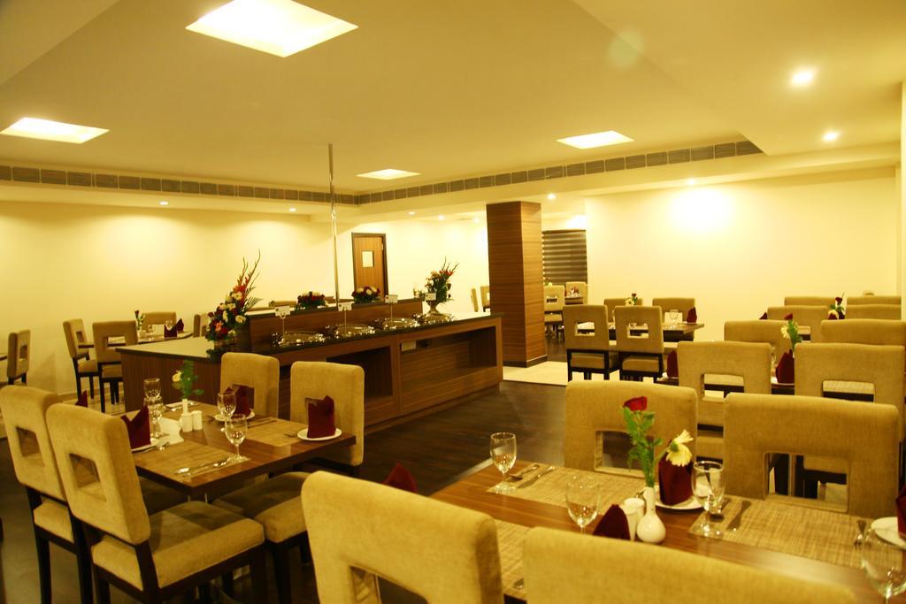 Continent Nakodar Hotel & Resorts Eksteriør bilde