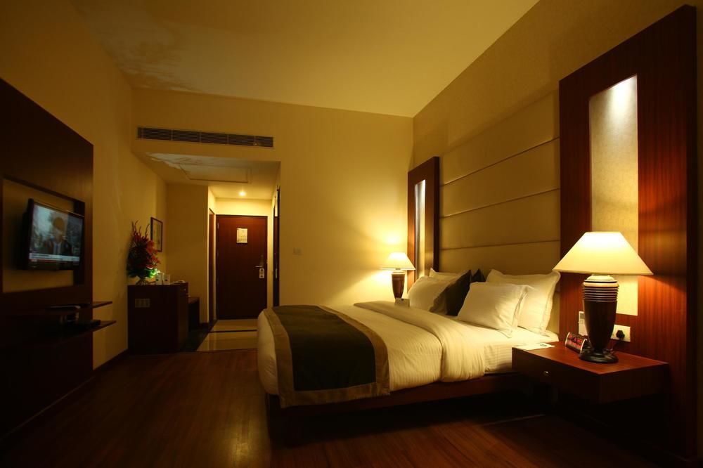 Continent Nakodar Hotel & Resorts Eksteriør bilde