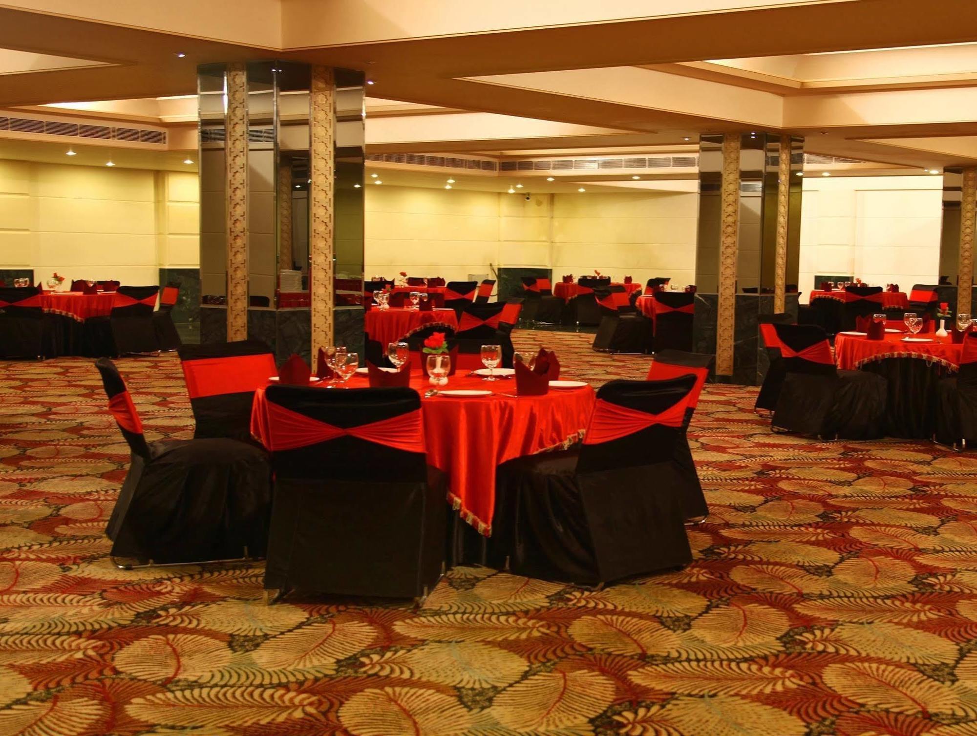 Continent Nakodar Hotel & Resorts Eksteriør bilde